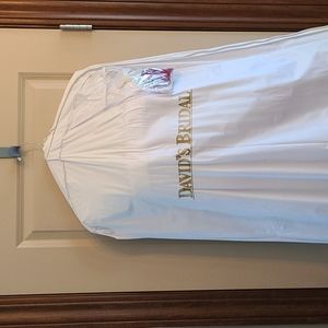 Unaltered 14W Satin David's Bridal Wedding Gown w/ Sash & Veil